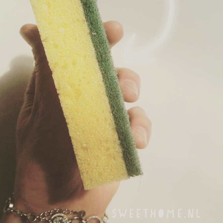 Губка для посуды обыкновенная с абразивной частью из любого хоз маркета