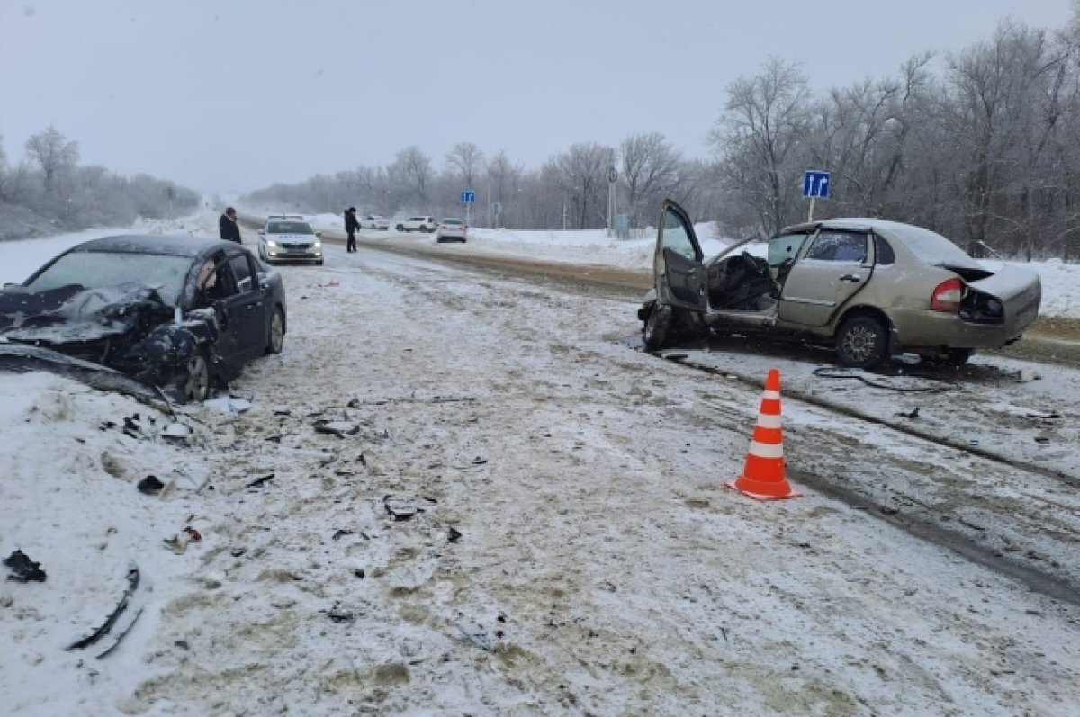    Под Сызранью в жестком ДТП «Хонды» и «Калины» пострадали водители машин