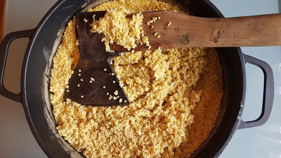 Источник яндекс-картинки. Интересно, на фото, - это суперполезное пшено? Тогда почему с топором? Или это каша пшеничная? Тогда понятно…