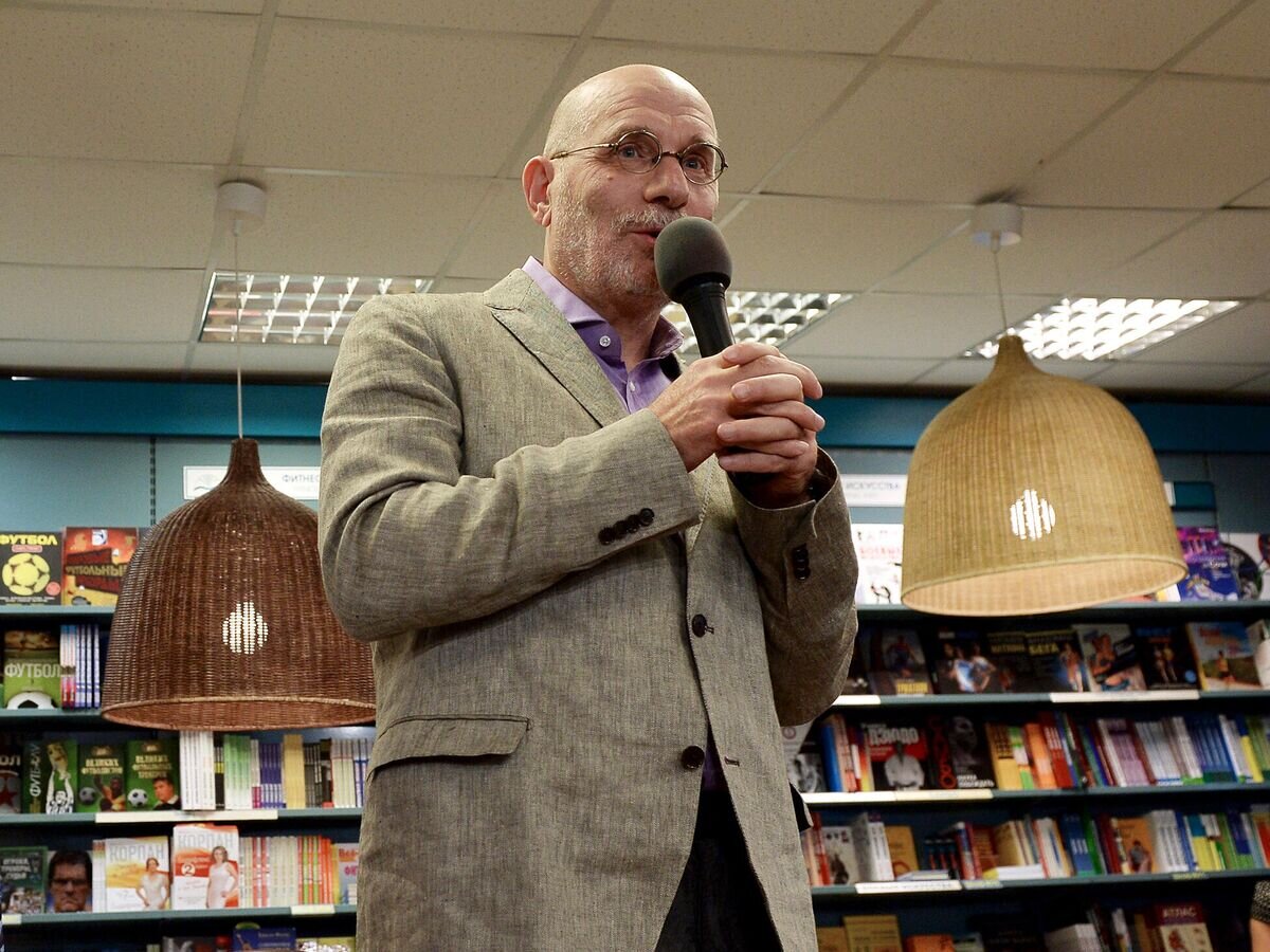    Писатель Борис Акунин© РИА Новости / Максим Блинов