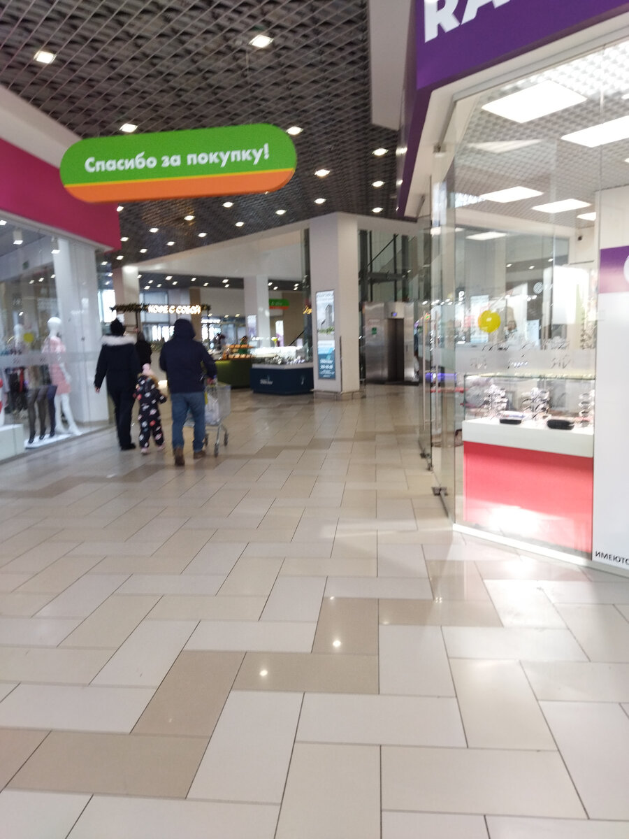 Маленький продуктовый магазин. Магазин кое. Магазин продукты здание. Кое что надпись. Сколько стоит натуральная косметика в донецке днр.