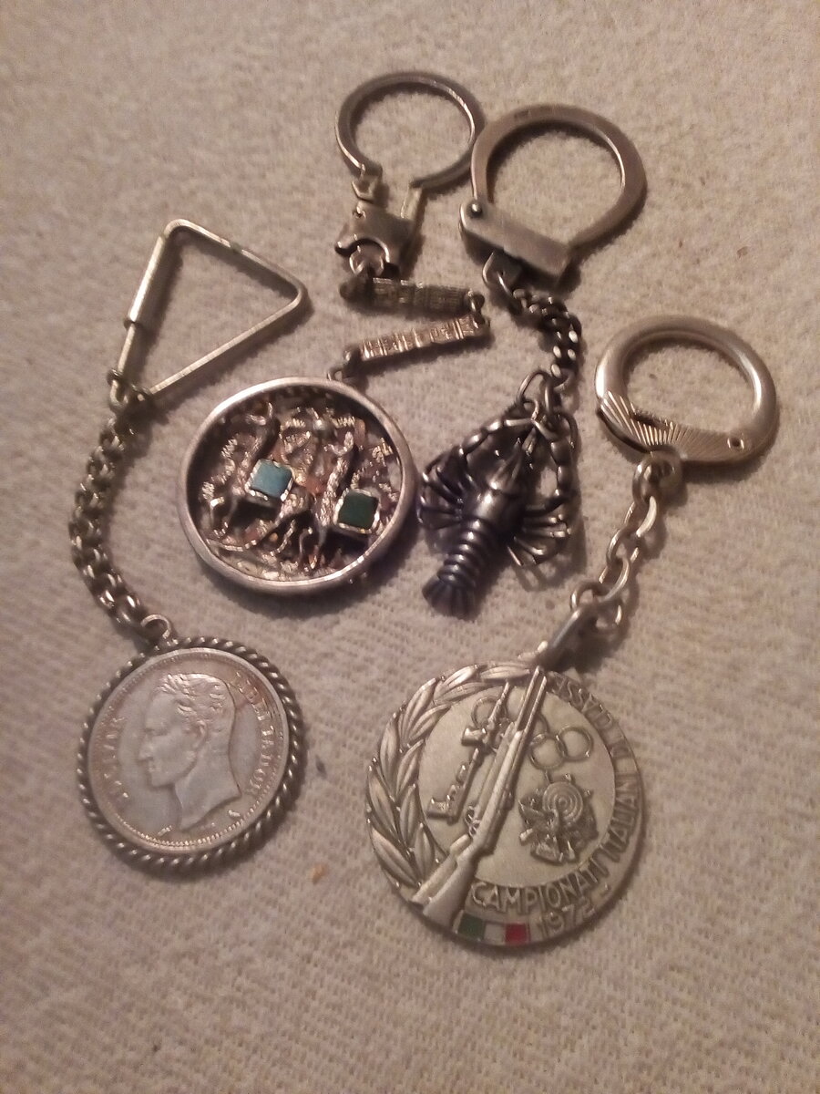 Брелок пишет нет связи. Брелок pandora dx 90. Сигнализация starline в 3 кнопки на брелке. Брелок пишет нет связи. Старлайн а91 тормоз на брелке.