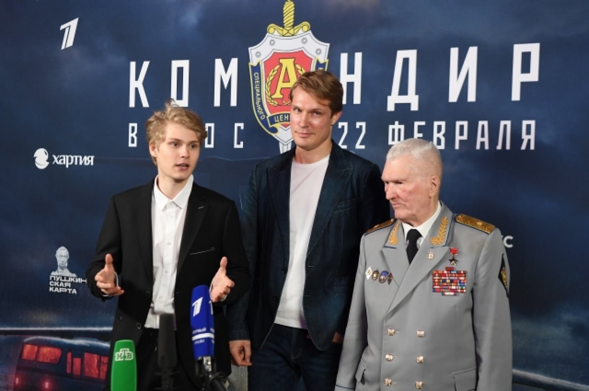    Слева направо: Александр Жуков, актер Кирилл Зайцев, актер, исполнитель главной роли в фильме Геннадий Зайцев, генерал-майор, Герой Советского Союза.