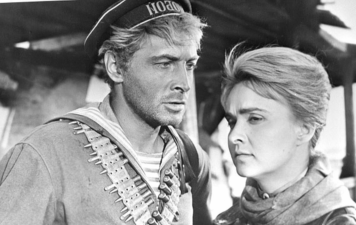 Кадр из фильма "Оптимистическая трагедия"