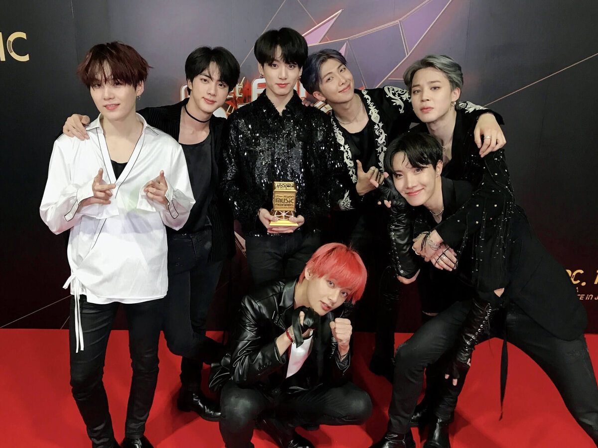 Мама 2018 бтс. BTS 2018. Группа БТС Корея. Дэсан БТС. BTS mama 2018.