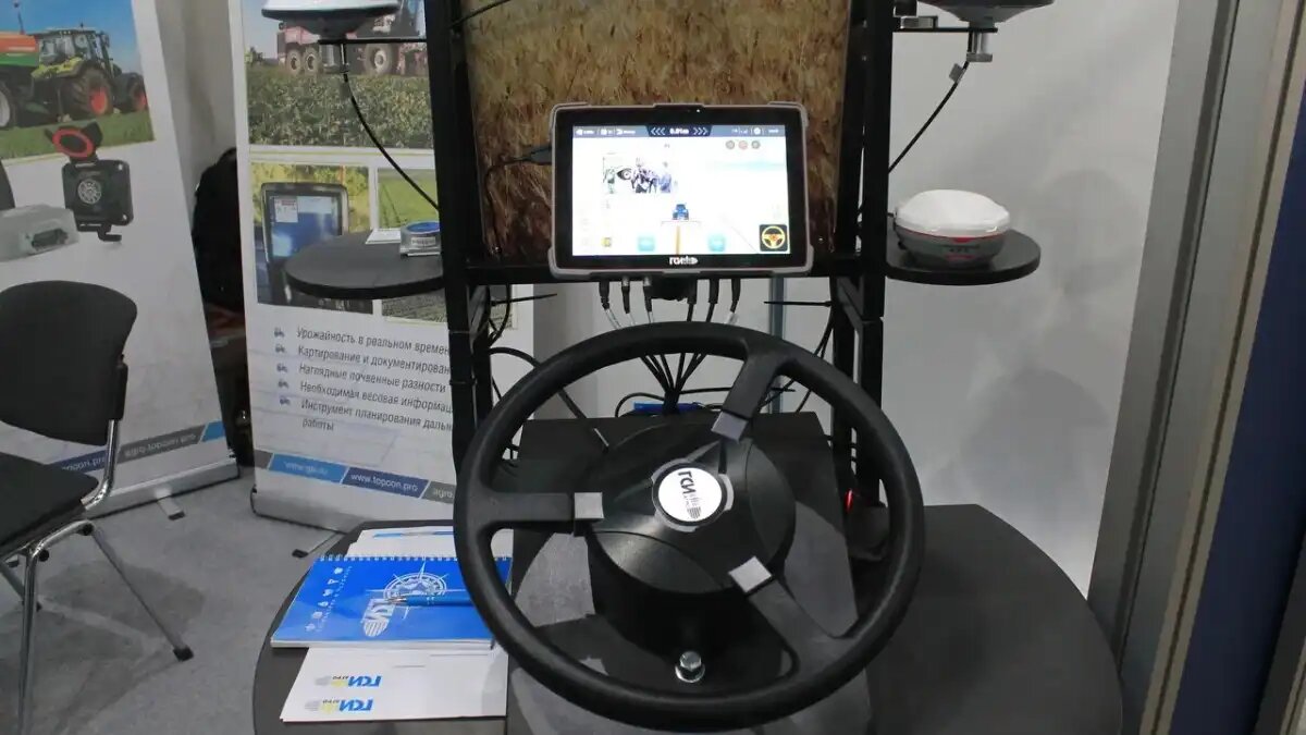 Фото: © Артём Борисов / Glavpahar.ru Электрический автопилот ГСИ АГРО «АЗИМУТ»