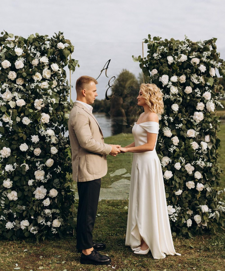 Wedding day надпись. свадьба надпись. Wedding day макет. свернутая газета. Wedding day надпись.