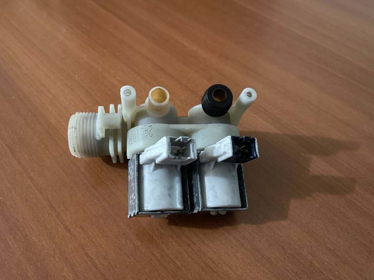 Впускной клапан подачи воды