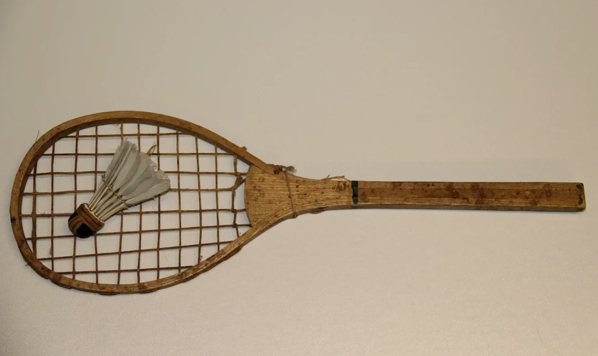 Развитие бадминтон. Теннисные ракетки для большого тенниса 19 века.