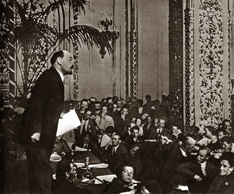 1921 год. В.И. Ленин выступает на III конгрессе Коммунистического интернационала. /фото реставрировано мной, изображение взято из открытых источников/