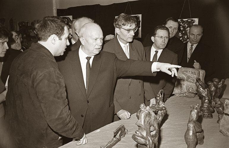 Резонансное событие, состоявшееся 1 декабря 1962 года, когда советский лидер Никита Хрущёв посетил выставку художников-авангардистов, он подверг резкой критике их творчество, использовав нецензурные выражения. /фото реставрировано мной, изображение взято из открытых источников/