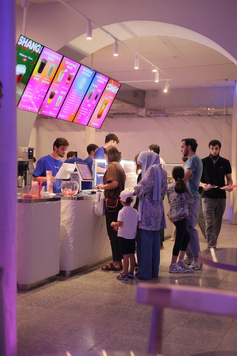 дружи и продавай. демотиваторы про дружбу. как продать своего друга. дружи и продавай. камерон монахэн 2011.