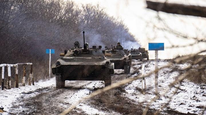Русские войска продолжают вести наступление в Донбассе, пользуясь преимуществом в личном составе, ежедневно вскрывая оборону противника.