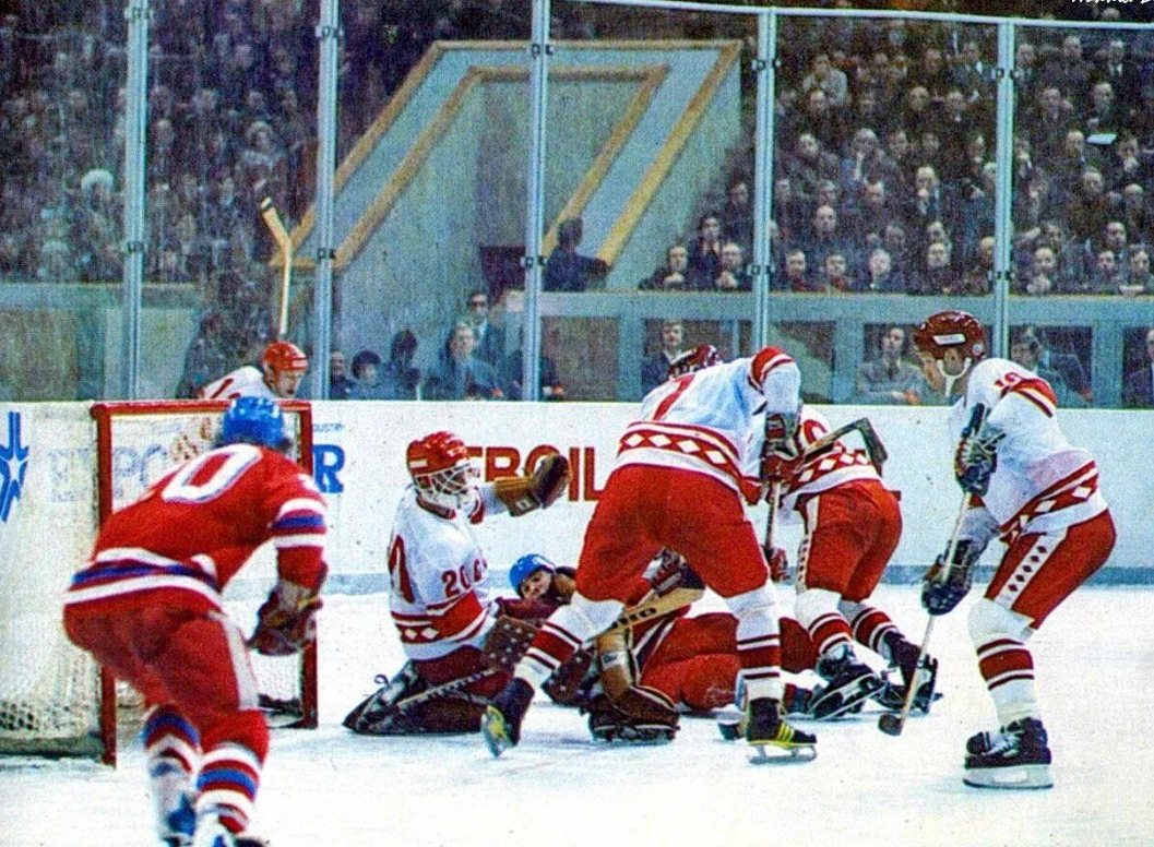 Чехословакия хоккей. Хоккей ЧССР 1977. 1977 Хоккей СССР Канада. Хоккей приз Известий 1976. СССР - ЧССР хоккей.