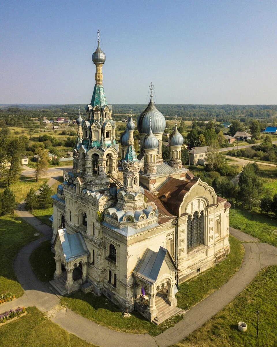 Храм Кукобой Ярославской области зимой