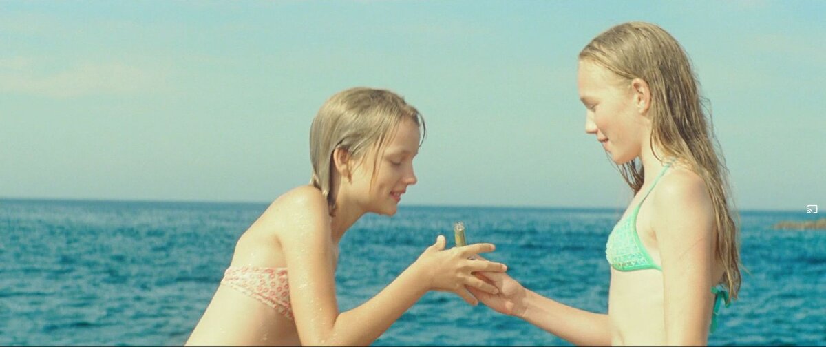 Лили и Роуз дружили с детства (листайте)