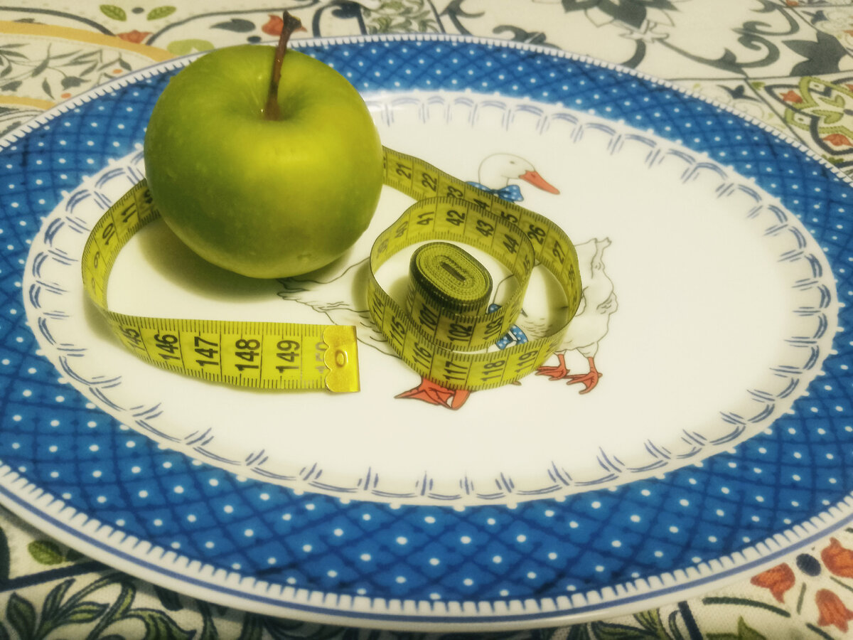 Гуси под яблоком