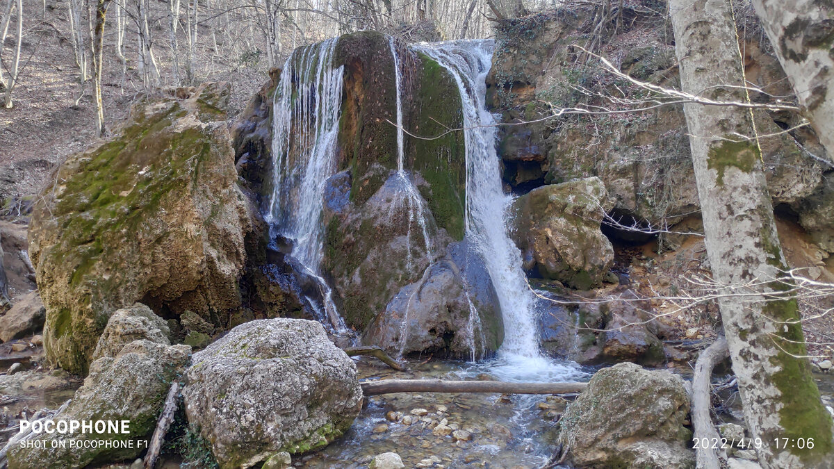 Водопад серебряные струи.