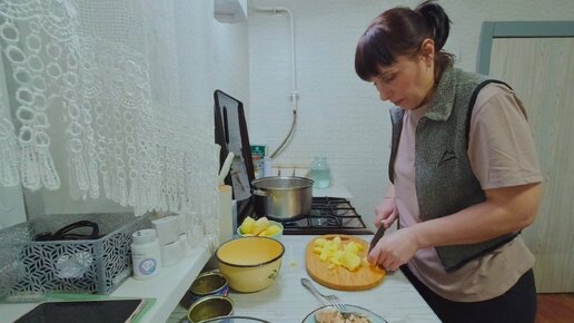 Деревенский домик. Старое село травянское церковь. Олифиров художник омск. Скетч саратов. Художник сергей зольников.