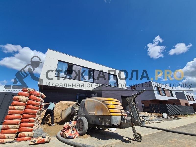 Механизированная стяжка пола в коттедже