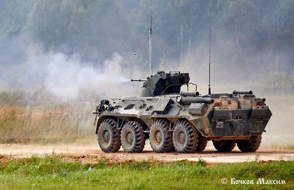 На фотографии БТР-82А с пушкой 2А72 в необитаемом модулем. 