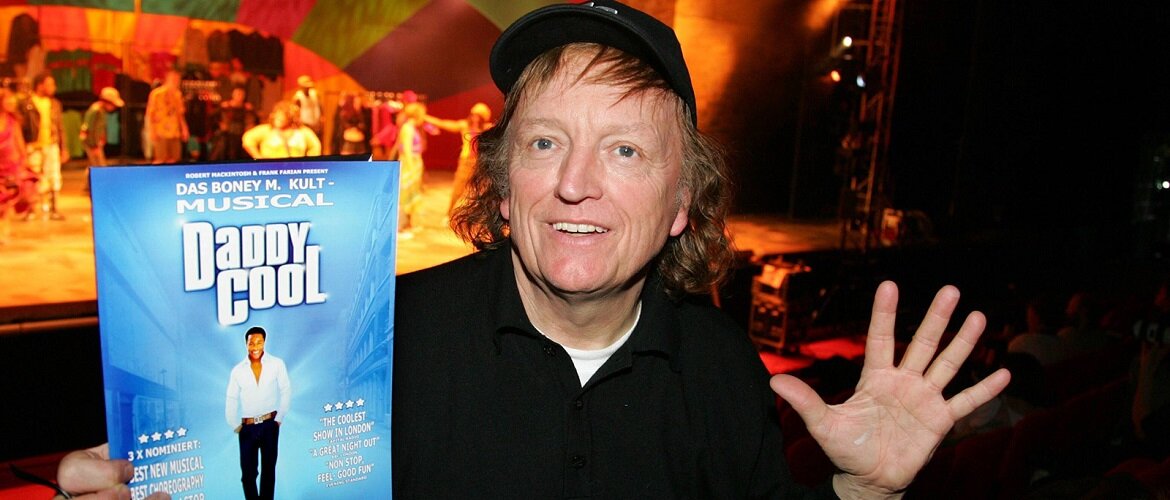 Ассоциации пианист. Янни хрисомаллис 2020. Молодой пианист интервью. Основатель музыкальной. Янни греческий композитор.