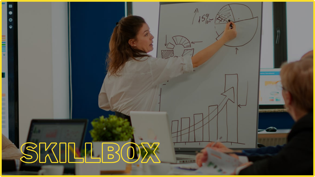 девушка дизайнер. веб дизайнер. обучение быстрее. человек за компьютером творческий. обучиться удаленной профессии.