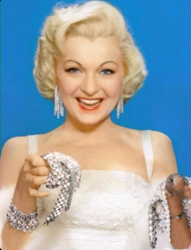 На, НеДятлова, блестяшку и не гунди)))