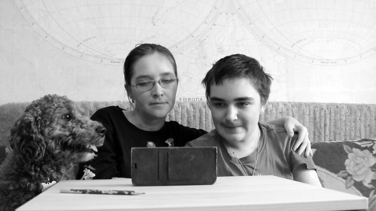 Румпель: - Слыхал я, что телевизоры есть и поболе...