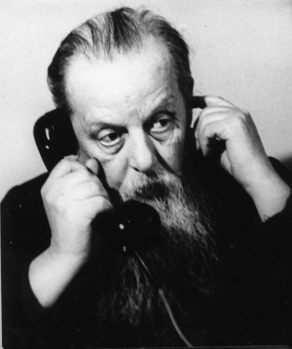 Сегодня исполняется 145 лет Павлу Бажову. Интересен тот факт, что знаменитый уральский писатель известен не только литературной работой. Он был депутатом Верховного Совета СССР 2-го и 3-го созывов.-5