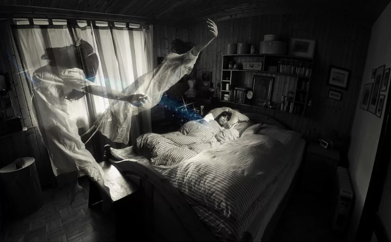 Толкование снов к чему снится покойник. Сонник мама покойная приснилась живой. К чу уснятся покойники. Сонник мертвый человек снится живым. Что значит если приснился умерший человек живым.