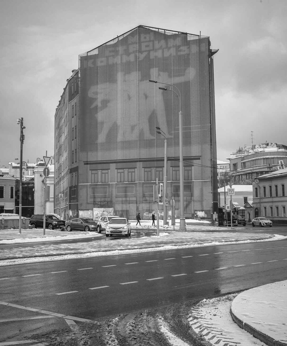 Налево был угрюмый лес. Налево был угрюмый лес