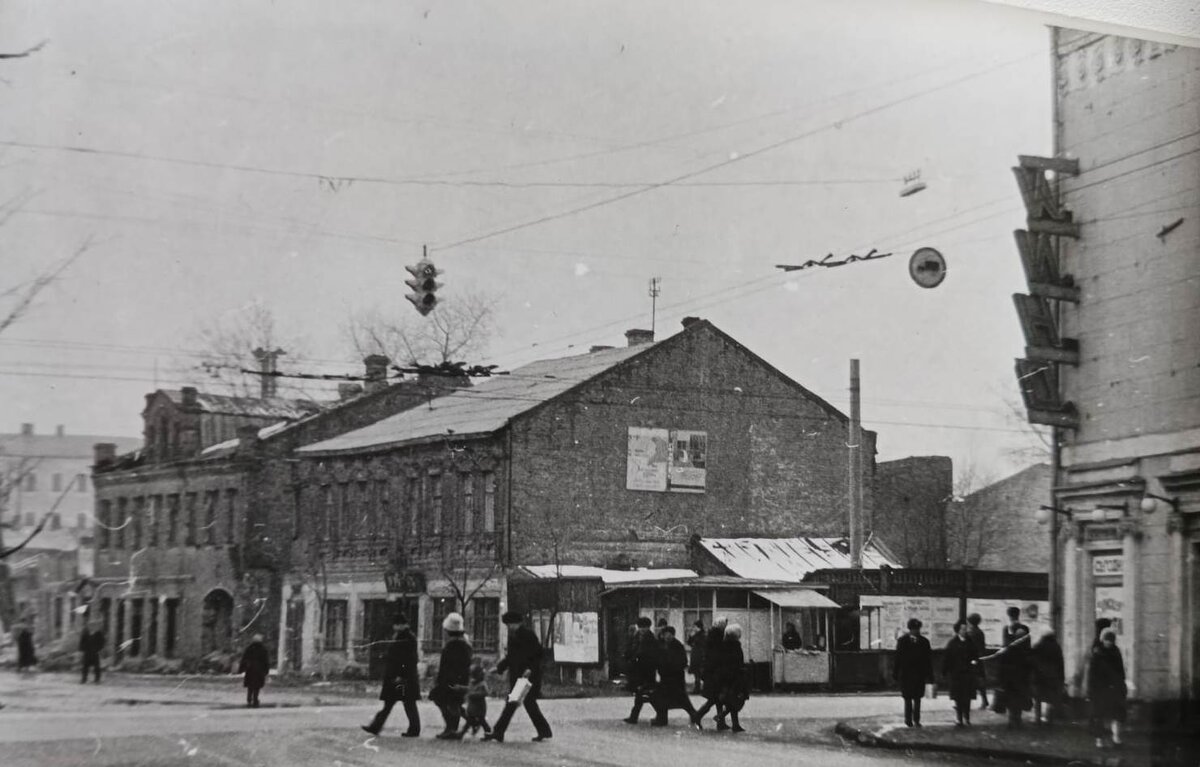 Ярославль, ул. Республиканская, справа кинотеатр "Родина", 1973 год