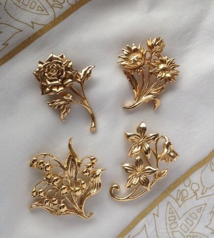 Броши от компании Avon из коллекции Seasonal Bouquets
