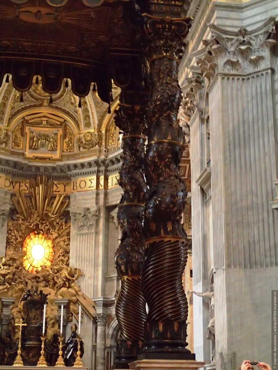 мир в руке. собственность карикатура. оценка земельных участков. землепользование. земельные споры.