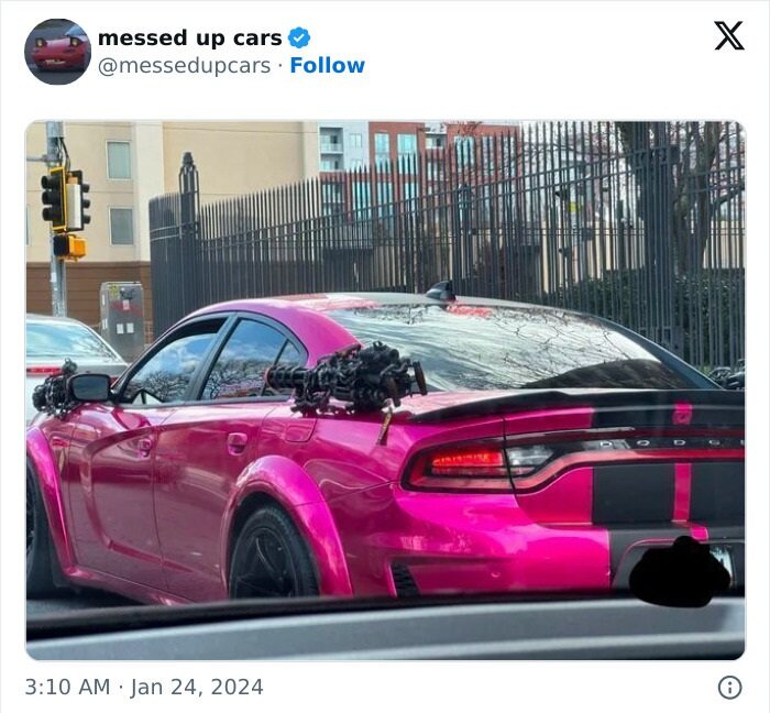 What up car. Толкают машину. Необычная реклама на авто. Машину с толкача. Автомобиль креатив.