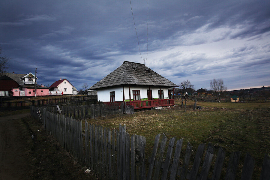 Ночь в деревне. Сказочная ночь. Дом под луной. Пейзаж ночь. Ночная деревня.