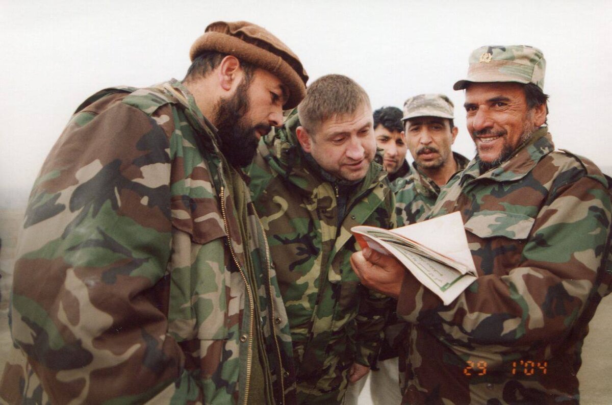 Красивые стихи для детей. Одного года ведь их. Главное остаться человеком стихи. Люди которые обижаются. Утраченное счастье.