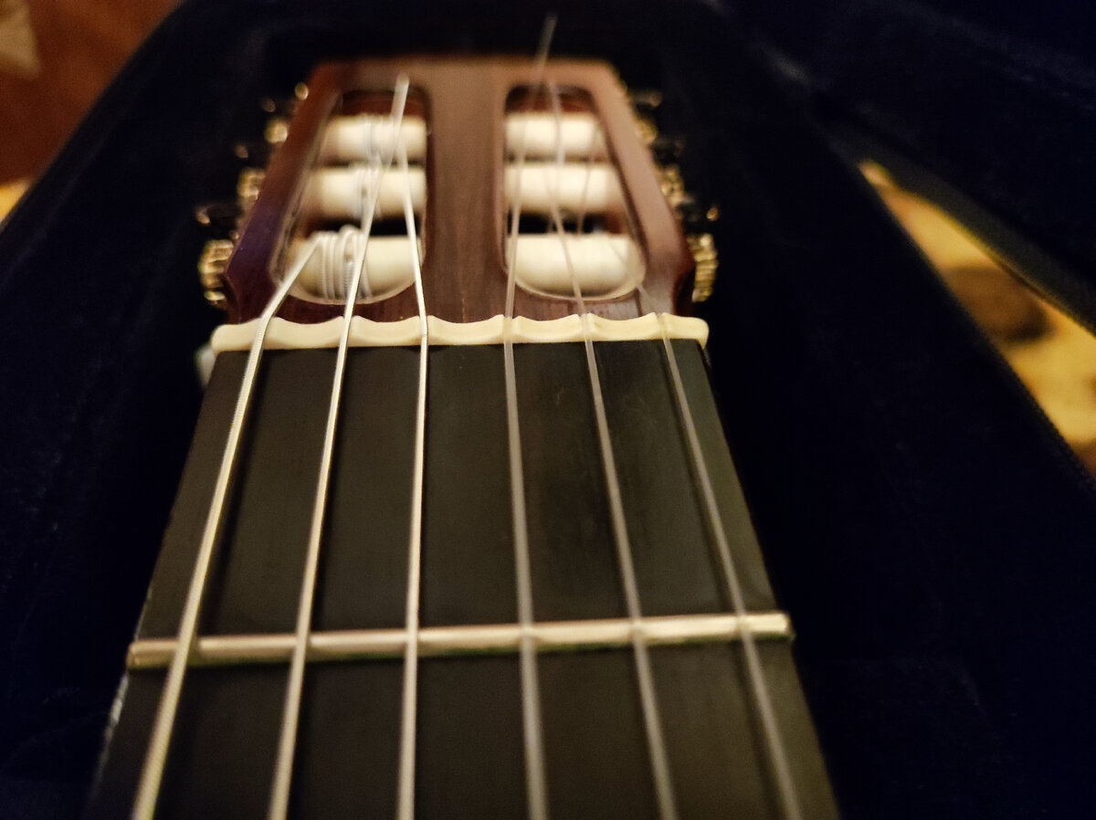 гитара. гитара музыка классика. гитара в руках. гитара. игра на акустической гитаре.