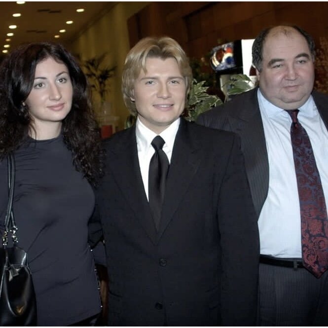 Скрин автора Telegram канал. Тещу и тестя Николая Баскова отправили в колонию, маме Ирины Алферовой исполнилось 102, Максима Галкина не пустили на Бали