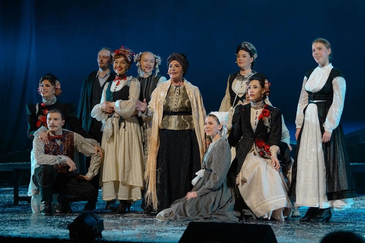 Сойти мечтать. Воздушная стихия. Детские мечты. Сойти мечтать. Девушка в мостике рисунок.