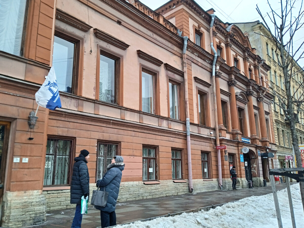 Правое крыло особняка