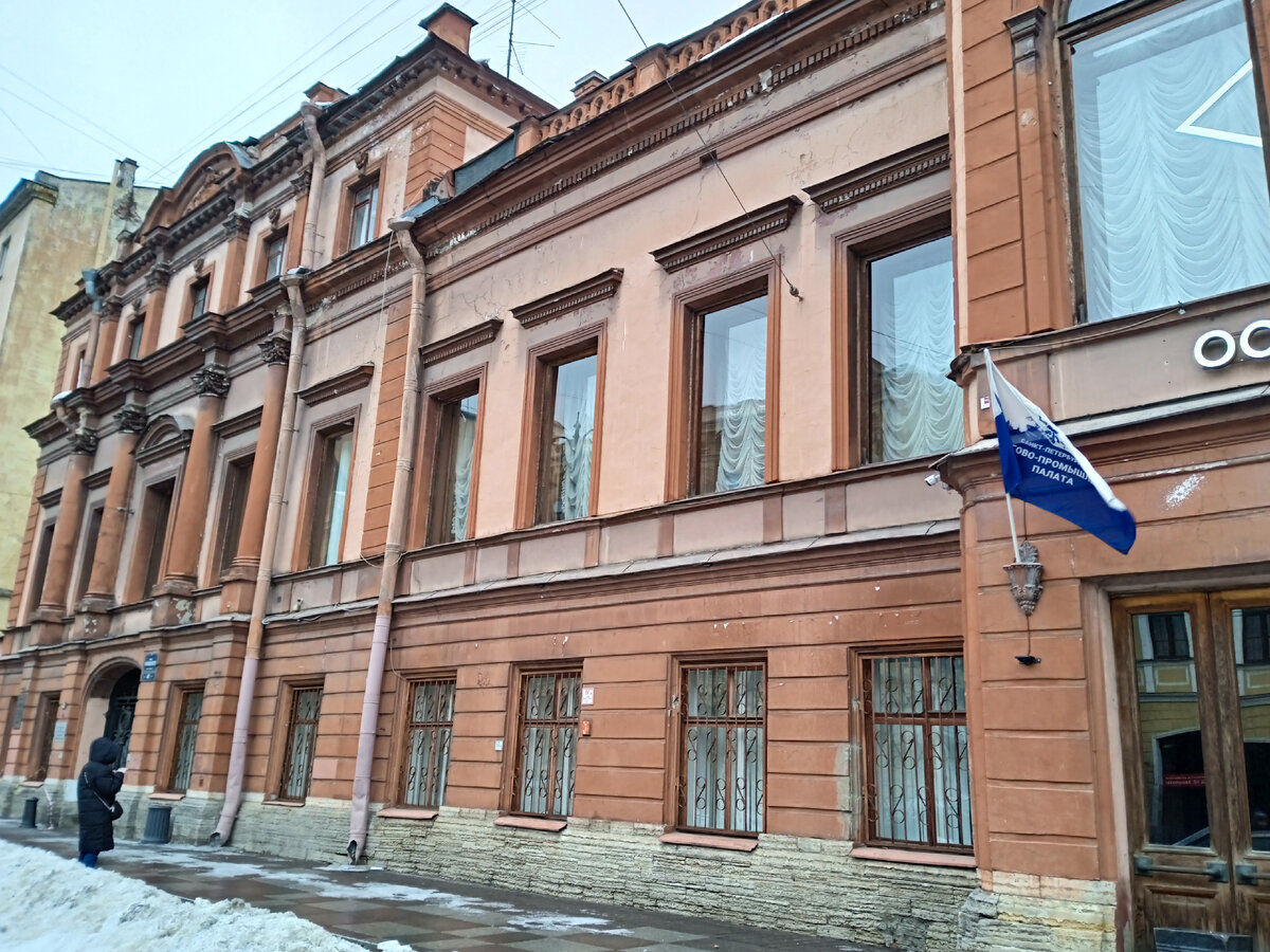 Левое крыло особняка