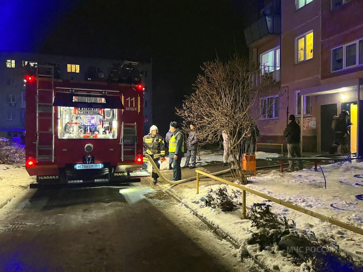 В Новосибирске в полыхающей квартире на улице Паласса умер мужчина | Беседа  Онлайн | Дзен