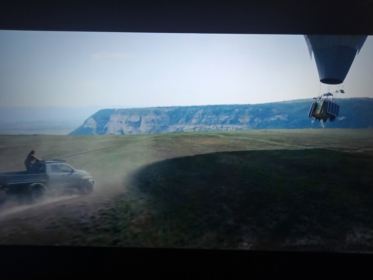 Ветер на море. Ветряные мельницы в море. Девочка и море. U wind. Девушка на ветру.