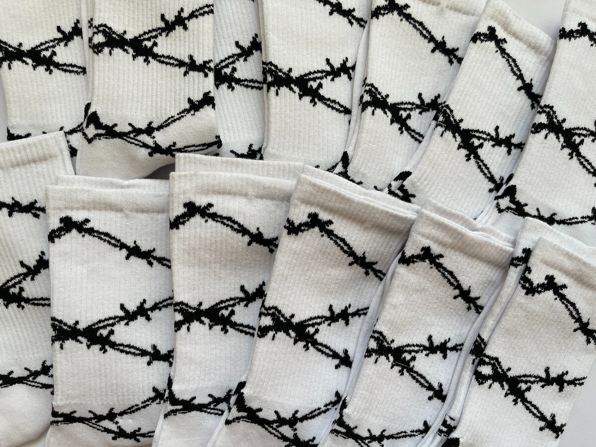 Носки KUPPINOSKI с принтом колючая проволока  