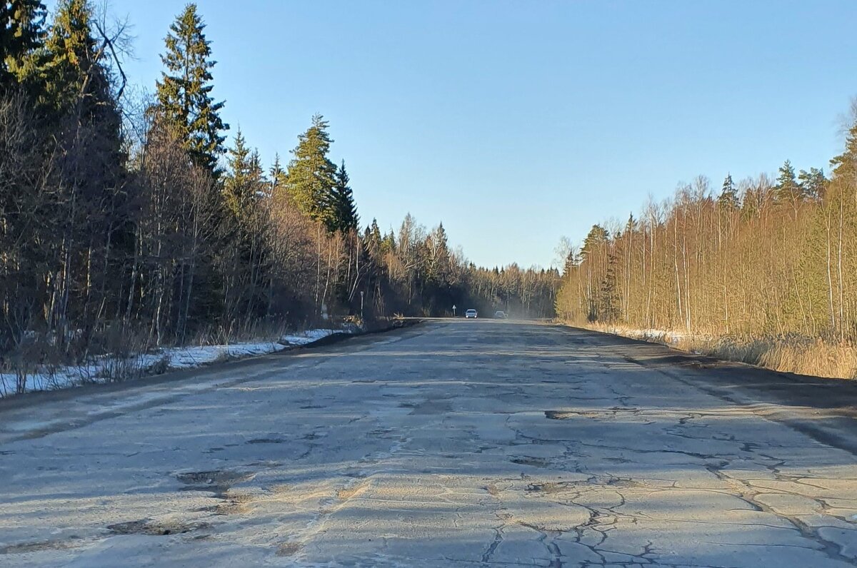Во многих российских регионах дороги по-прежнему оставляют желать лучшего, а некоторые и вовсе находятся в очень плохом состоянии.