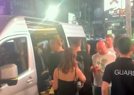    Группу «Би-2» этапируют в спецприёмник и депортируют из Таиланда в Россию