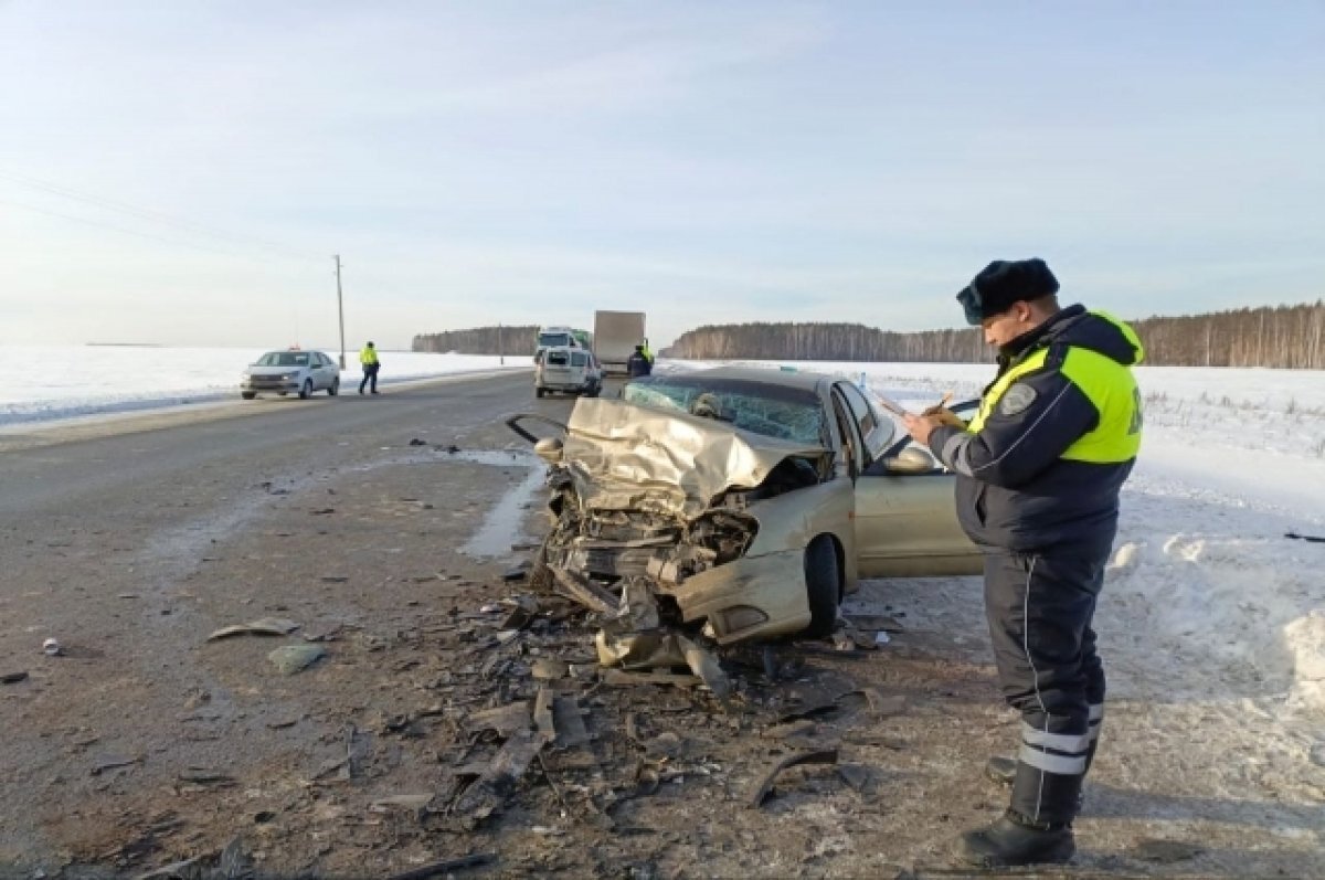    На трассе под Екатеринбургом в ДТП пострадали пять человек