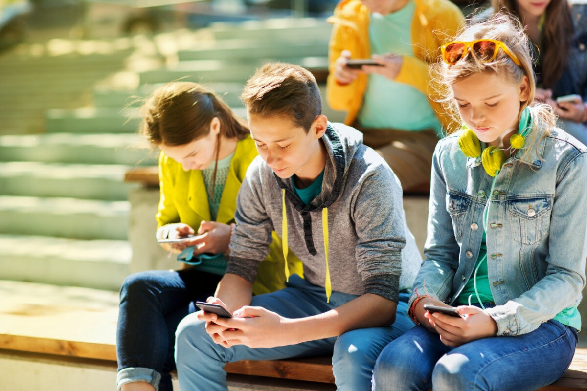 Им, наверное, лет по шесть на самом деле. Шучу, если что. Источник фото: livingstonschool.ru